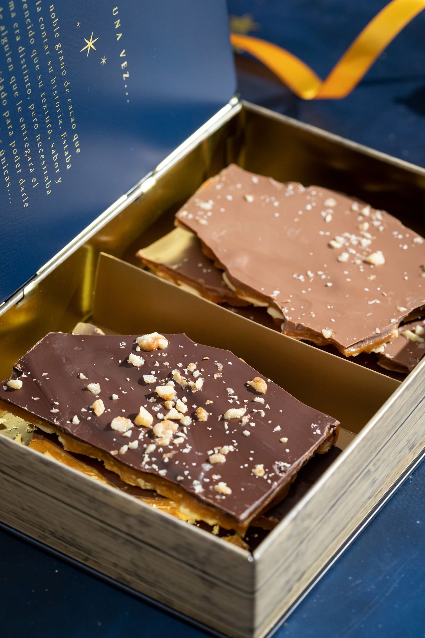Caja Libro Mix Toffee Crocante Bitter y Leche 300g - D'Cuento Chocolates - -
